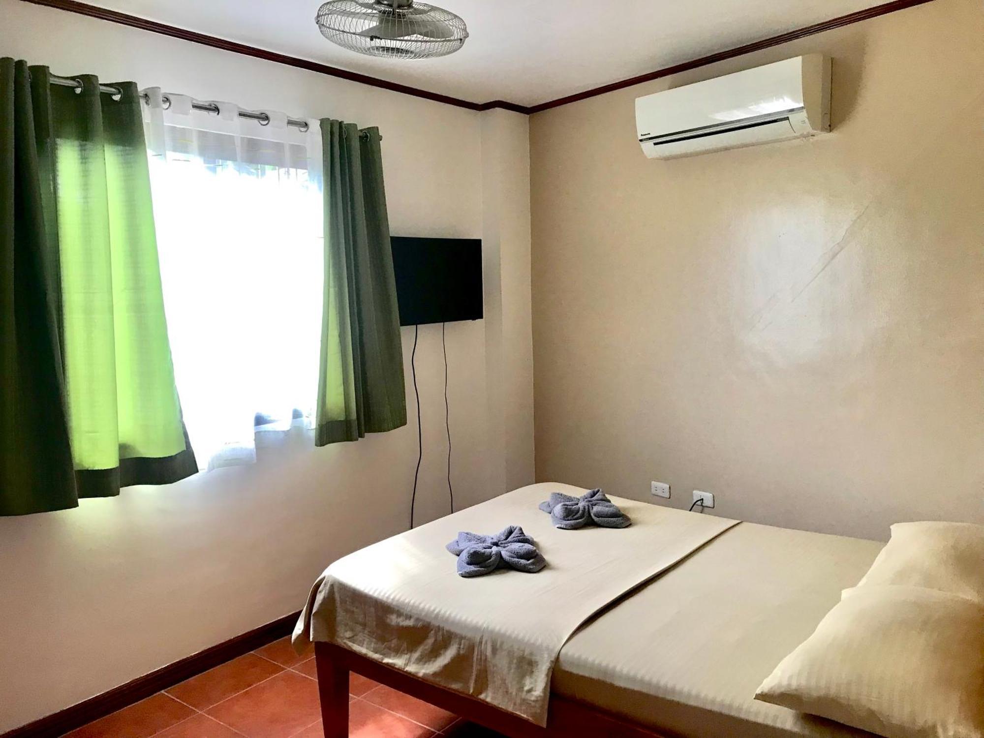 Badladz Staycation Condos Puerto Galera Exterior photo