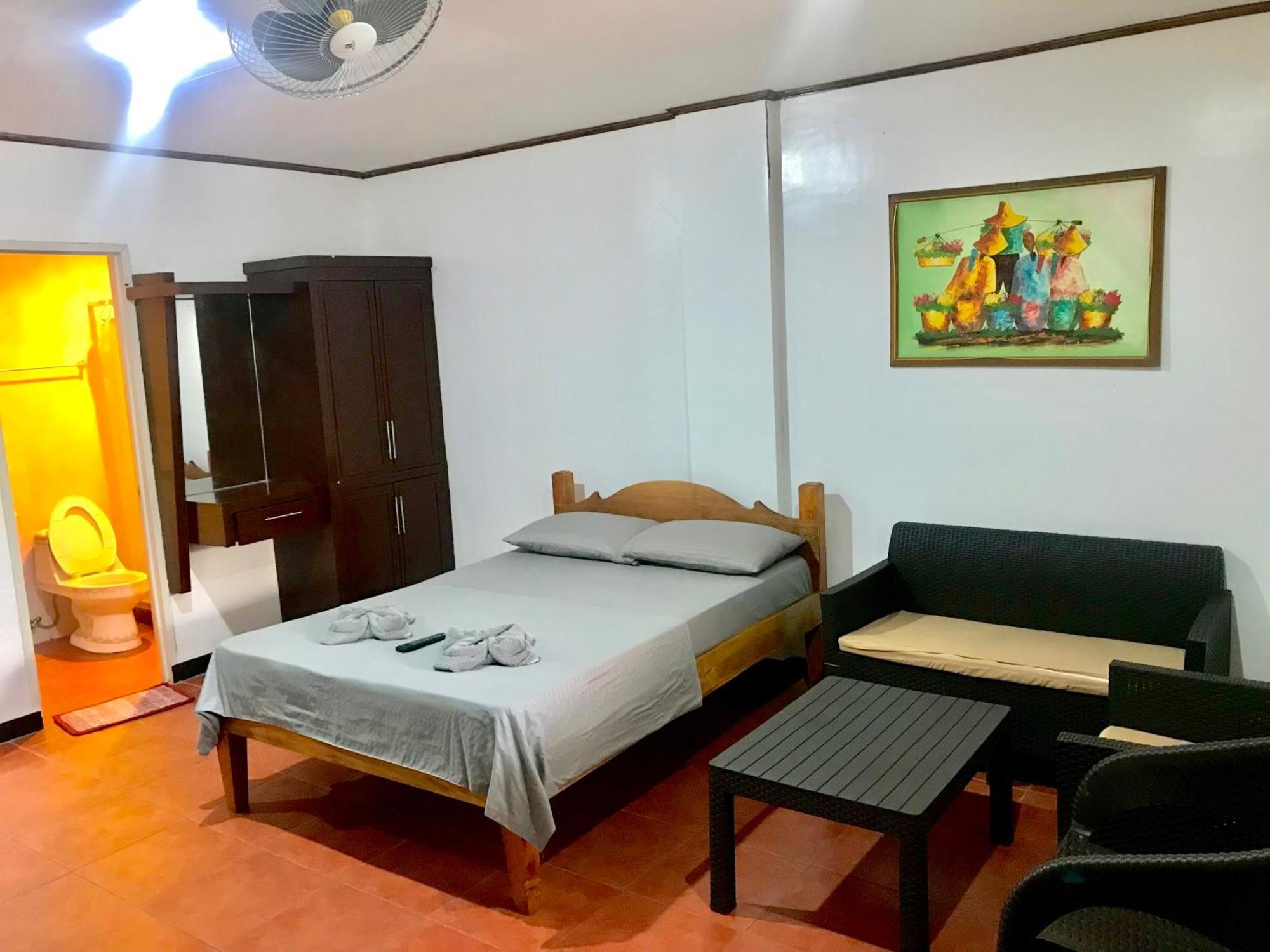 Badladz Staycation Condos Puerto Galera Exterior photo