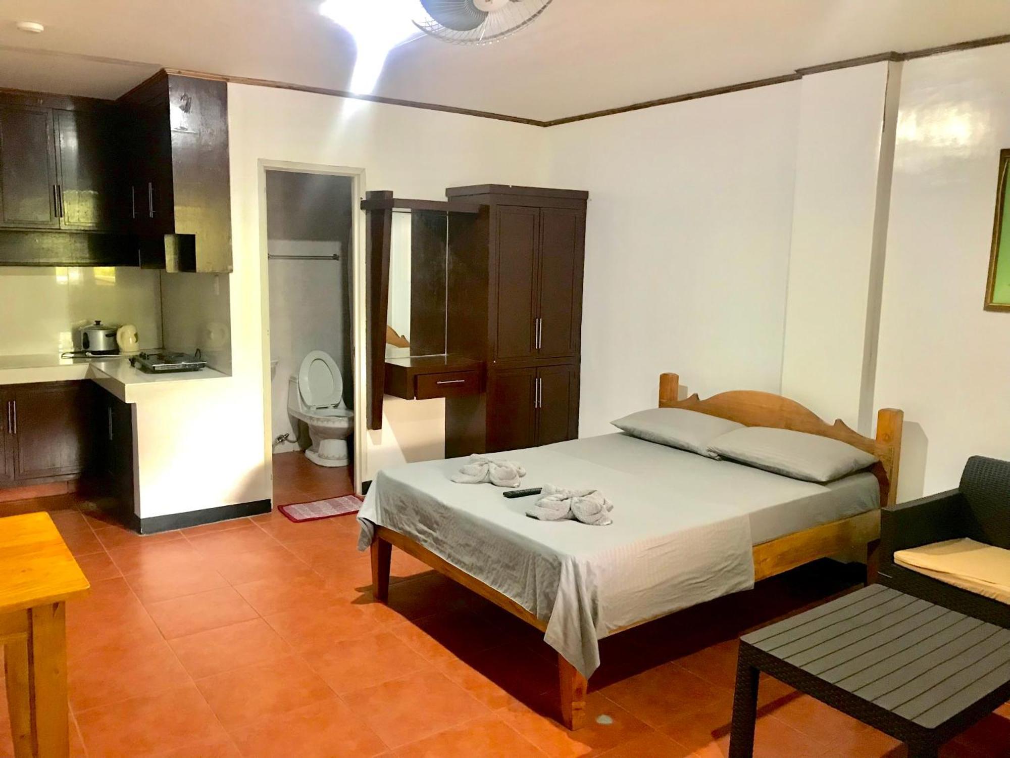 Badladz Staycation Condos Puerto Galera Exterior photo