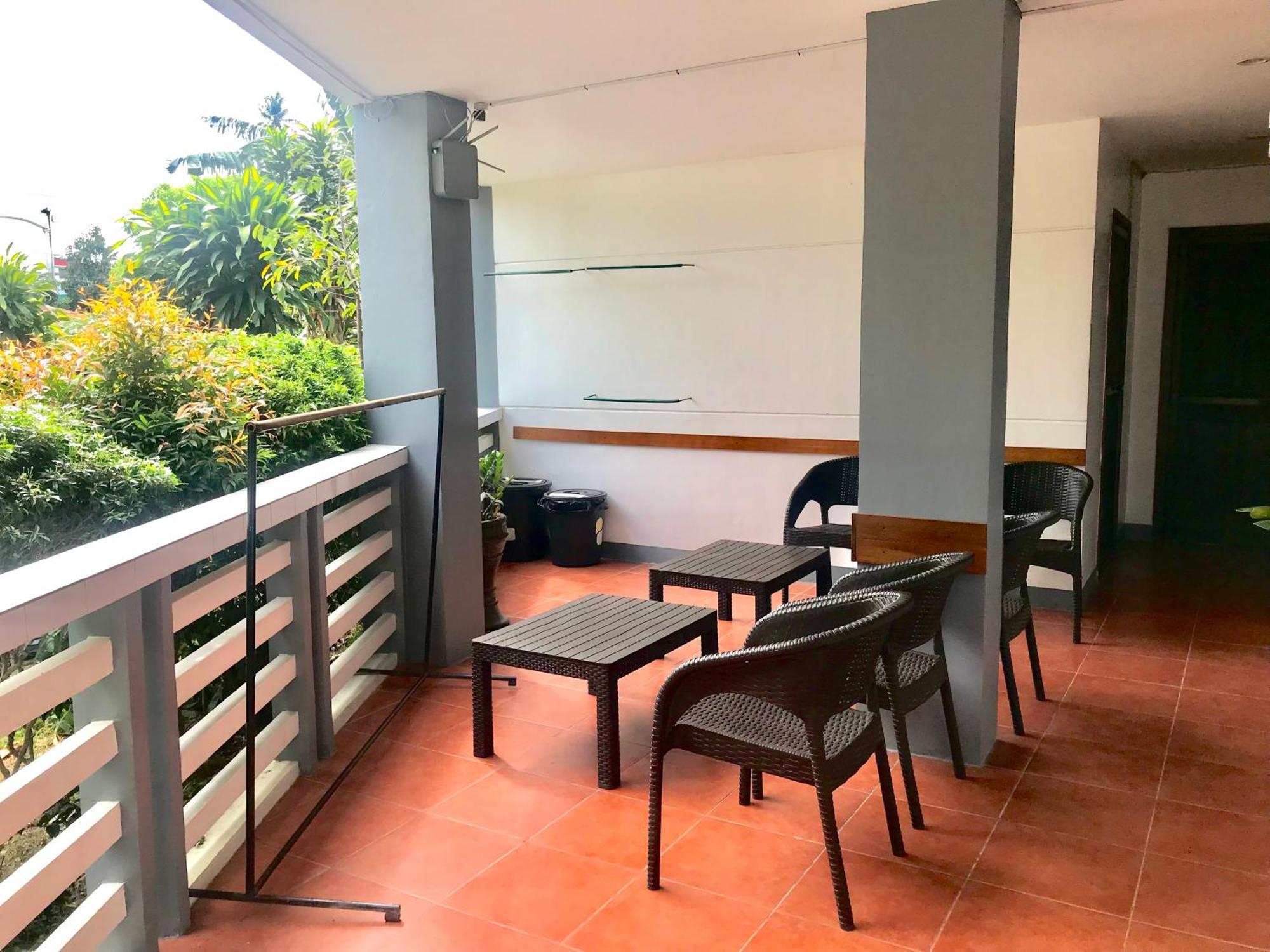 Badladz Staycation Condos Puerto Galera Exterior photo