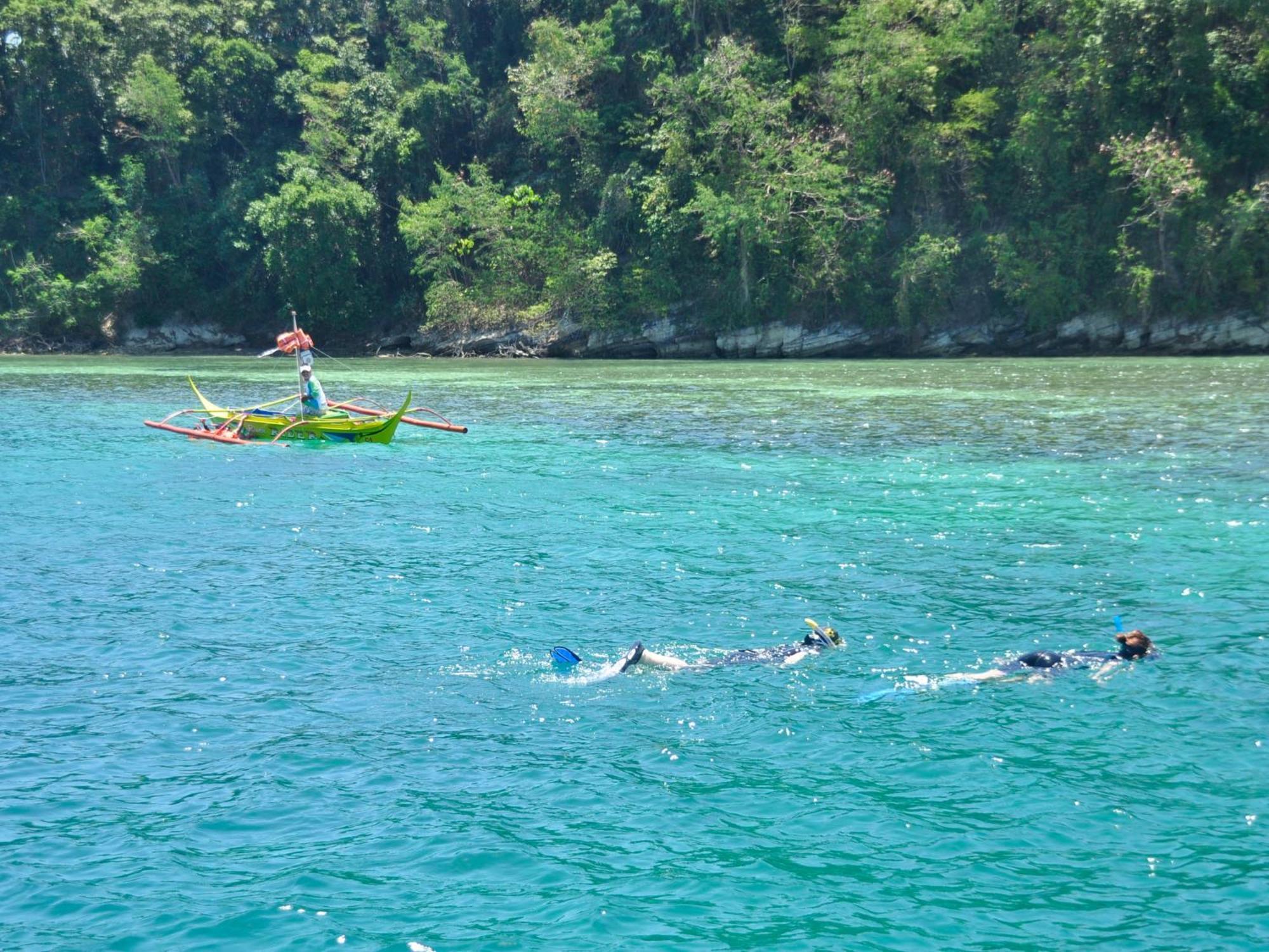 Badladz Staycation Condos Puerto Galera Exterior photo