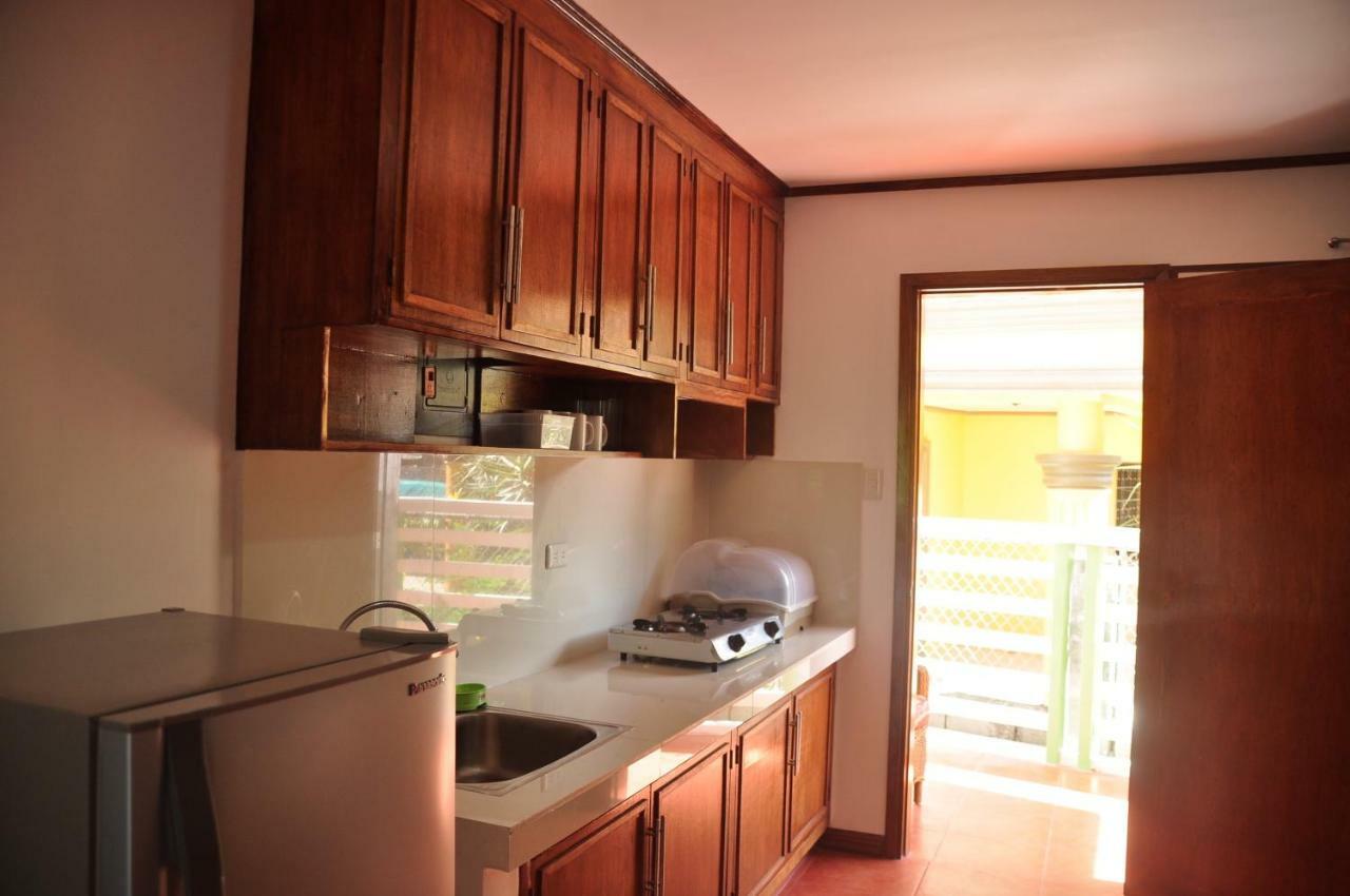 Badladz Staycation Condos Puerto Galera Exterior photo